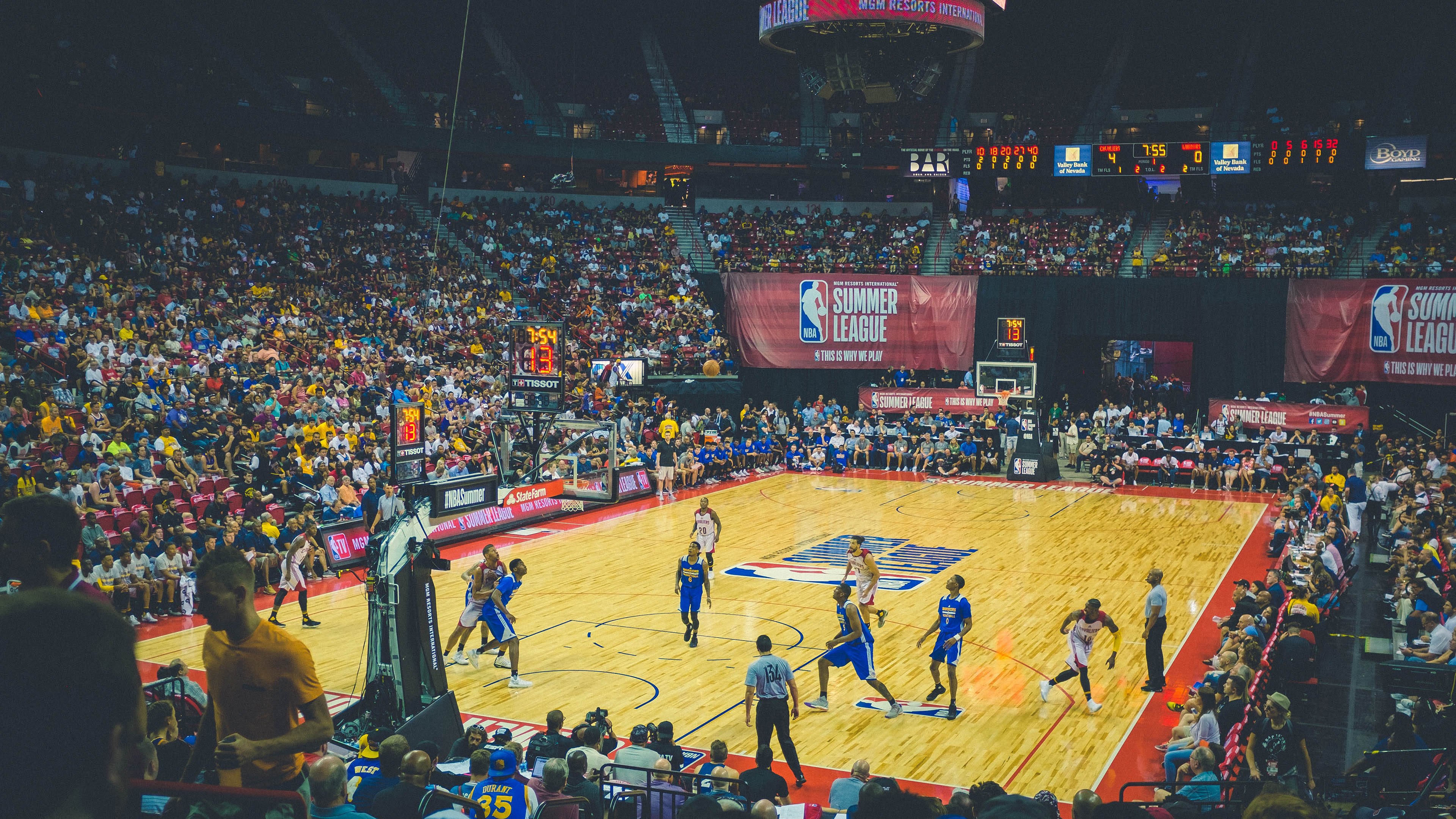 爱游戏官方平台-今夜体坛大乱斗，斯图加特备战NBA？曼联回应德甲，里尔更衣室发声